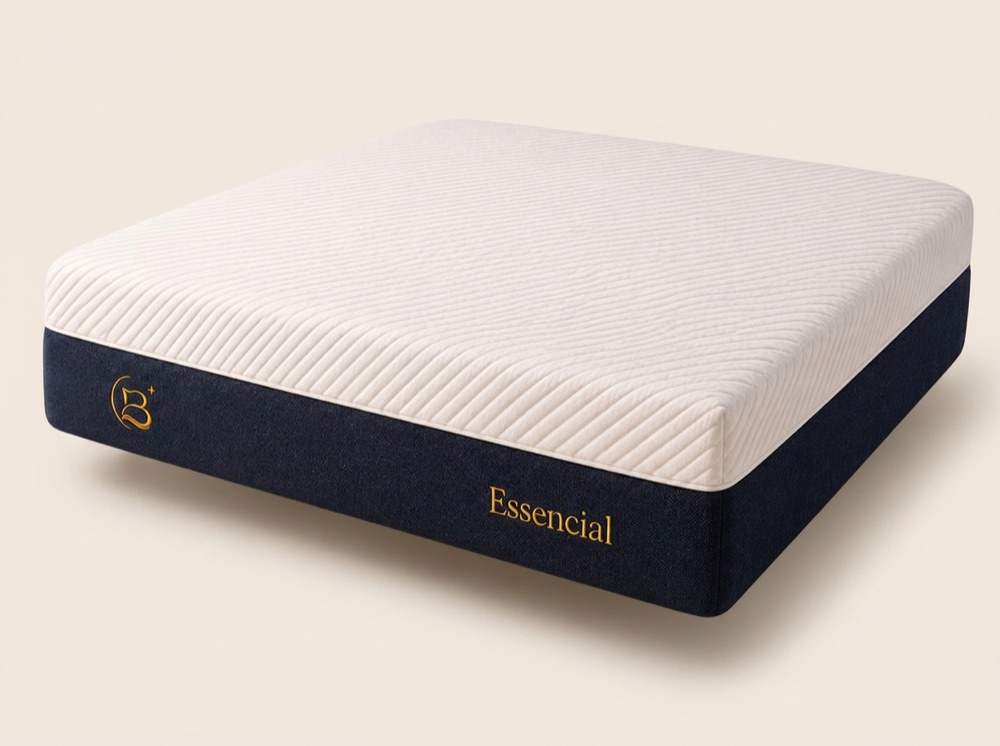 Colchão Essencial: tampo canelado branco e faixa azul-marinho com bordado dourado